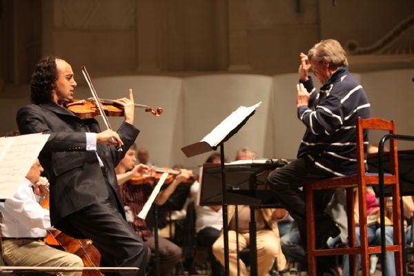 Orchestr uvede skladby od Čajkovského i Beethovena.