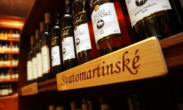 Mladé tuzemské víno se podle tradice otevírá 11. listopadu v 11 hodin na svátek sv. Martina. Mladé tuzemské víno se podle tradice otevírá 11. listopadu v 11 hodin na svátek sv. Martina.