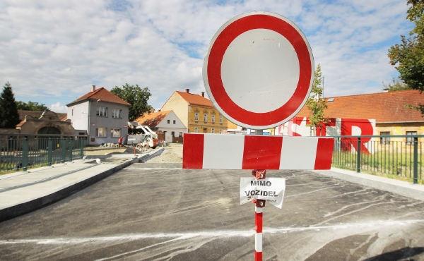 Mezi Štěchovicemi a Davlí v sobotu začala šestidenní uzavírka silnice (ilustrační foto). Mezi Štěchovicemi a Davlí v sobotu začala šestidenní uzavírka silnice (ilustrační foto).