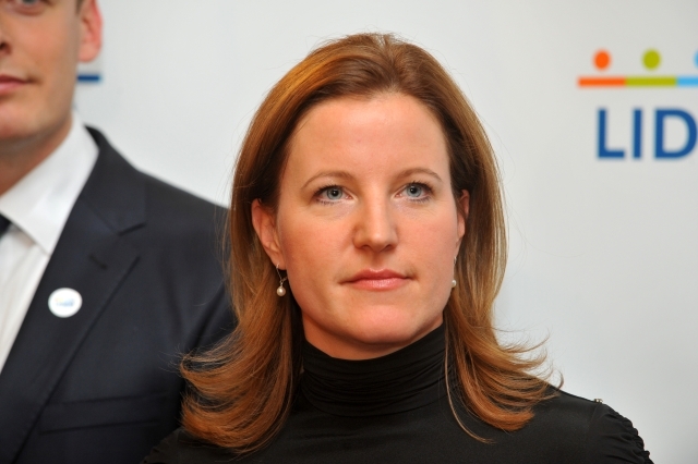Karolína Peake.