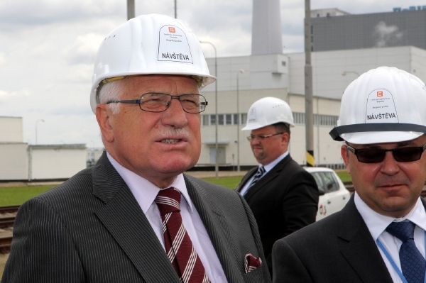 Prezident Klaus v jaderné elektrárně Temelín na místě, kde by měly vyrůst další dva bloky.