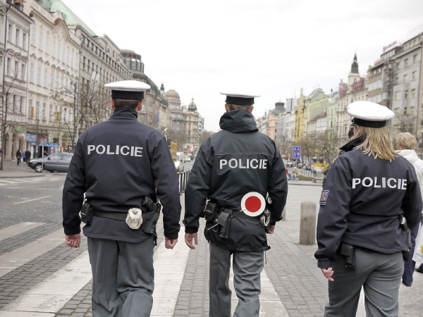 Policistů v přímém výkonu služby bude příští rok o šest set víc než nyní. 