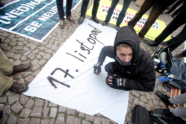 Studenti vyhlásili stávkovou pohotovost. Pokud hejtman neodvolá zástupce KSČM ze zastupitelstva, vyjdou 17. listopadu do ulic (ilustrační foto). Studenti vyhlásili stávkovou pohotovost. Pokud hejtman neodvolá zástupce KSČM ze zastupitelstva, vyjdou 17. listopadu do ulic (ilustrační foto).