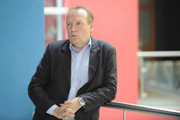 Místopředseda Fotbalové asociace České republiky Dalibor Kučera byl odsouzen k dvouletému trestu vězení. Místopředseda Fotbalové asociace České republiky Dalibor Kučera byl odsouzen k dvouletému trestu vězení.