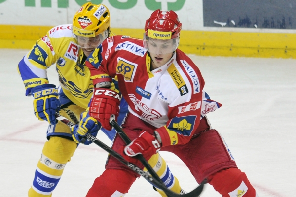 Hokejisté pražské Slavie mohou i nadále spoléhat na služby Vladimíra Sobotky, který tým posílil během výluky NHL ze St. Louis. Hokejisté pražské Slavie mohou i nadále spoléhat na služby Vladimíra Sobotky, který tým posílil během výluky NHL ze St. Louis.