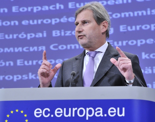 Eurokomisař Johannes Hahn. Eurokomisař Johannes Hahn.