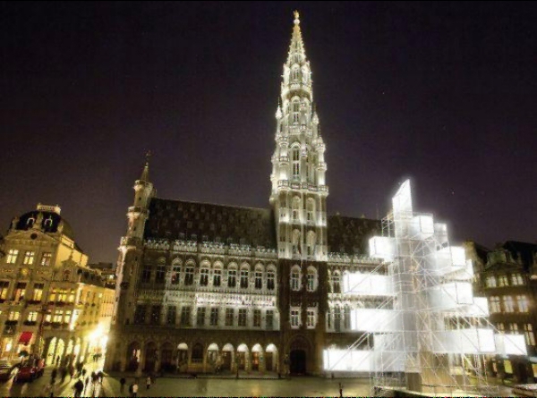 Elektronický strom Bruselany nenadchl.