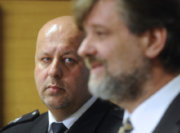 Ministr vnitra Jan Kubice (vpravo) a bývalý policejní prezident Petr Lessy.