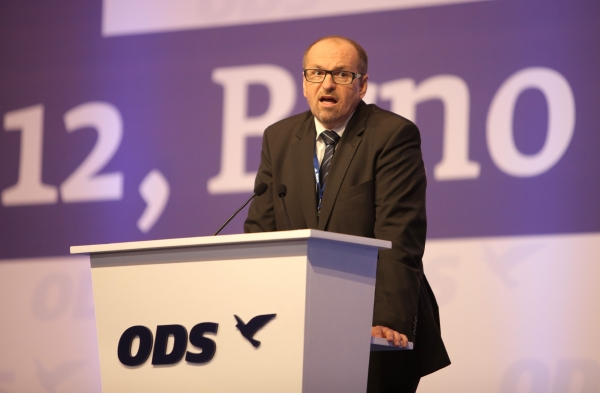 Bývalý poslanec ODS Ivan Fuksa ukončil v úterý pracovní poměr na ministerstvu financí, který mu byl automaticky obnoven po odchodu ze sněmovny.
