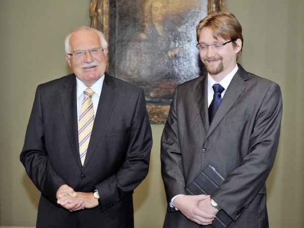 Prezident Václav Klaus (vlevo) považuje Pavla Dobeše za úspěšného ministra dopravy.