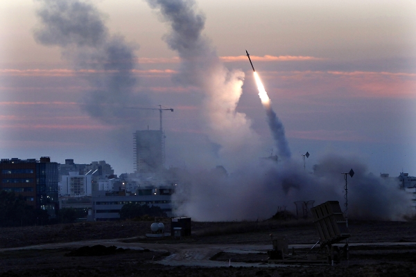 Ozbrojený konflikt Izraele s radikály z palestinského pásma Gazy pokračoval i ráno. 
