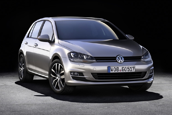 I v Německu se prodej nových vozů propadá, nápravu by mohl přinést nový VW Golf sedmé generace.