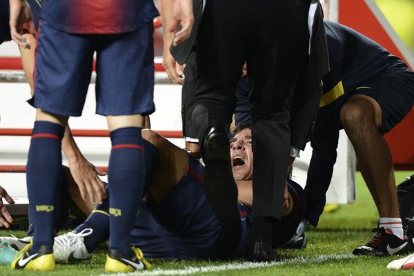 Carles Puyol se zranil v zápase s Benficou Lisabon.