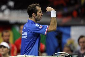 Radek Štěpánek vyhrál rozhodující duel a zařídil České republice Davisův pohár.