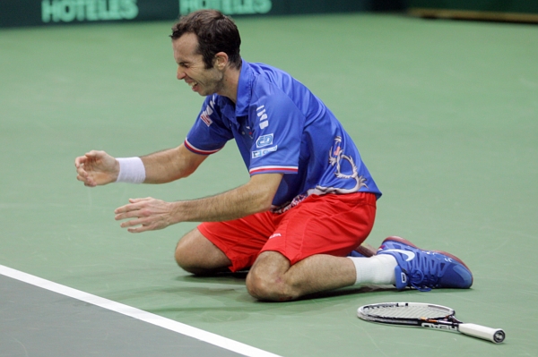 Radek Štěpánek se raduje z triumfu.