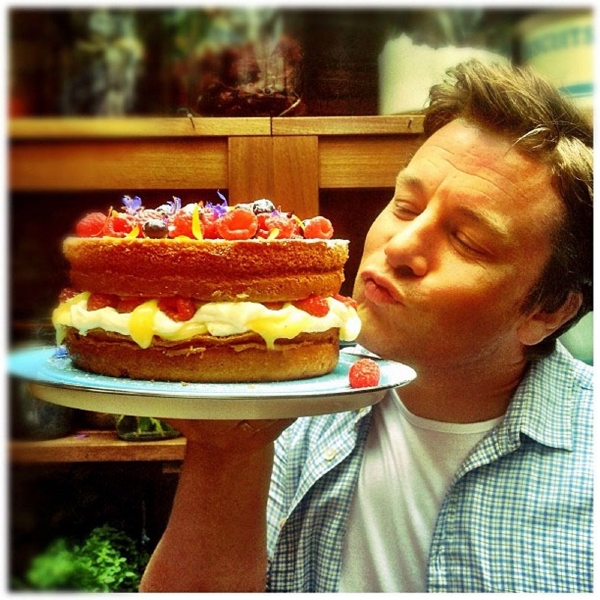 Dali byste si také? Britský kuchař Jamie Oliver láká diváky na svůj televizní pořad.