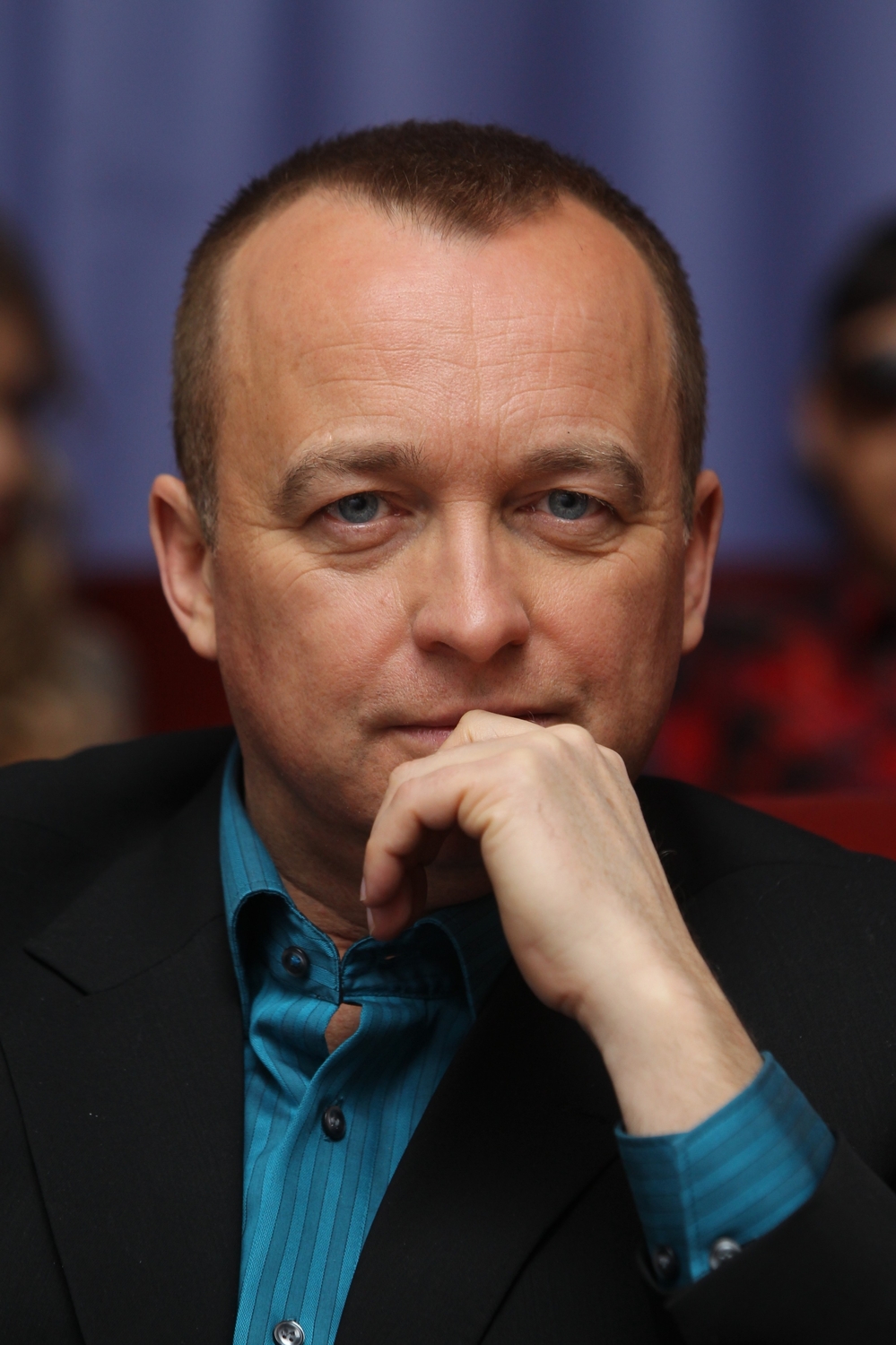 Karel Voříšek byl dočasně uvolněn z vysílání.