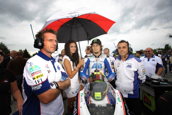 Karel Abraham (uprostřed) při letošní Grand Prix v Brně.