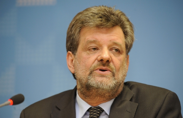 Ministr vnitra Jan Kubice.