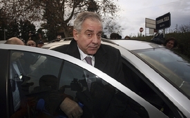 Sanader je nejvyšším chorvatským politikem, který od získání nezávislosti země na Jugoslávii v roce 1991 čelí před soudy obviněním z korupce a zneužití pravomocí.