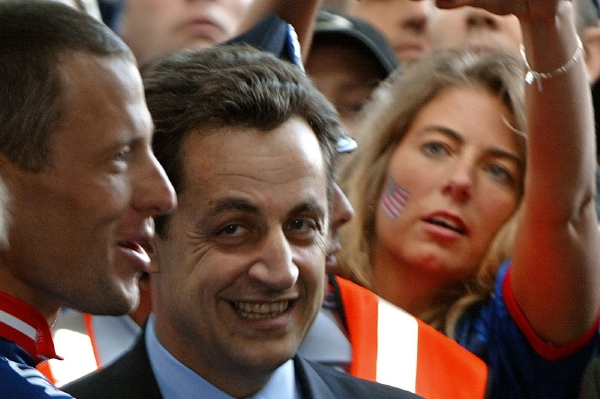 Lance Armstrong (vlevo) se z Nicolasem Sarkozym několikrát setkal. Lance Armstrong (vlevo) se z Nicolasem Sarkozym několikrát setkal.