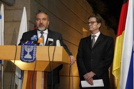 Horečná diplomatická jednání. Šéf izraelské diplomacie Lieberman se svým německým kolegou Westerwellem. 