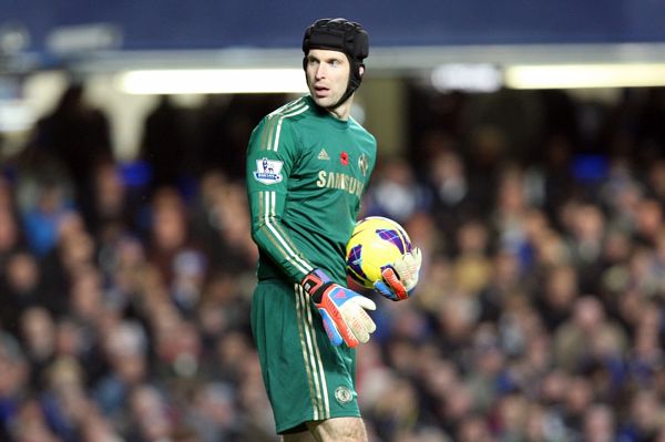 Gólman Chelsea Petr Čech.