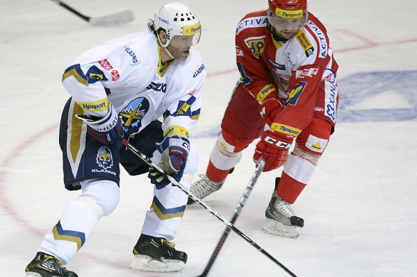 Jaromír Jágr přihlížel nájezdům se Slavií pouze z trestné lavice. Jaromír Jágr přihlížel nájezdům se Slavií pouze z trestné lavice.