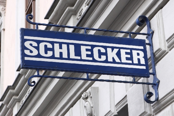 Německý řetězec drogerií Schlecker byl od ledna v insolvenci. Německý řetězec drogerií Schlecker byl od ledna v insolvenci.