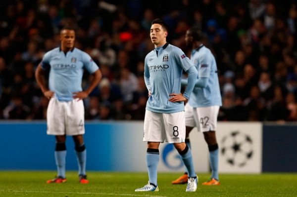 Zklamání ve tvářích fotbalistů Mancheteru City.