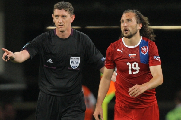 Totálně zničený se cítí český fotbalový reprezentant Petr Jiráček ze svého zranění třísla. Totálně zničený se cítí český fotbalový reprezentant Petr Jiráček ze svého zranění třísla.