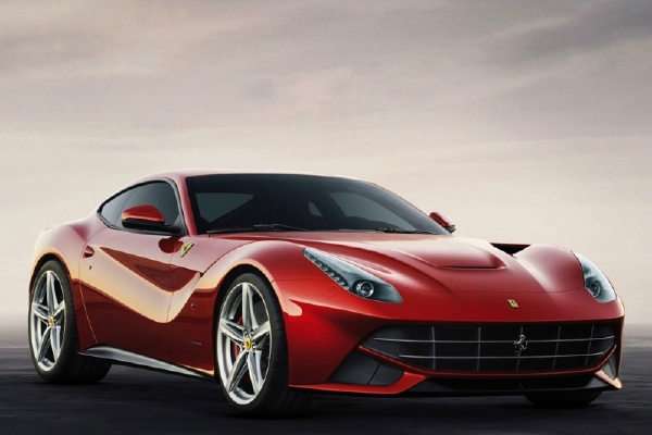 Ferrari F12 Berlinetta ovládlo kategorii kupé-kabriolet.