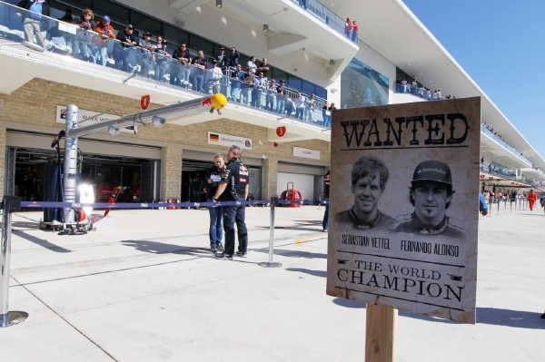 Napjatý paddock. Kdo bude mistrem? Alonso nebo Vettel?