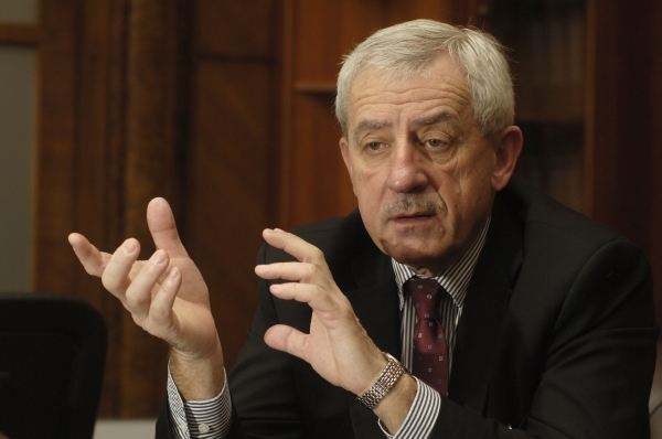Ministerstvo zdravotnictví nerozšíří seznam nadstandardů od ledna 2013. Ministerstvo zdravotnictví nerozšíří seznam nadstandardů od ledna 2013.