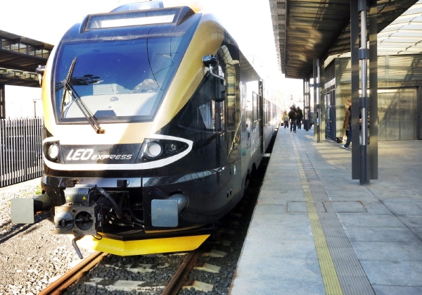 Leo Express jezdí zatím jen zkušebně, reakce cestujících jsou pozitivní. Leo Express jezdí zatím jen zkušebně, reakce cestujících jsou pozitivní.