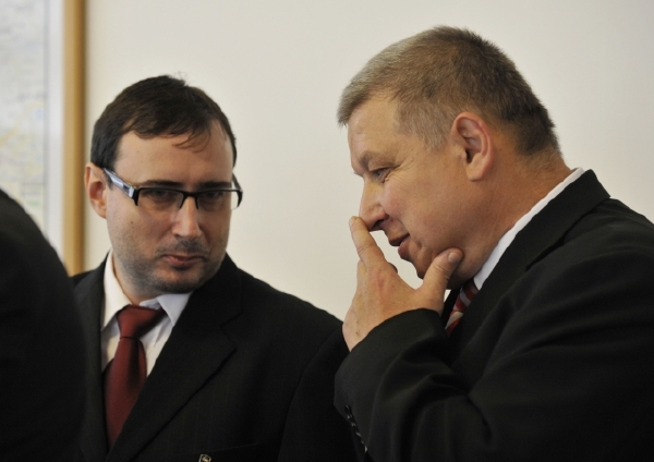 Zdeněk Švec (nalevo) kandidoval do zastupitelstva za KSČM.