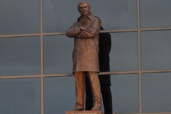 Sir Alex Ferguson v bronzové podobě.