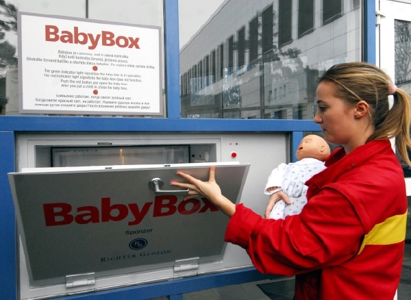 Babybox ve Fakultní nemocnici v Olomouci. Babybox ve Fakultní nemocnici v Olomouci.