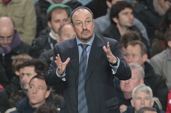 Rafael Benítez zažívá na lavičce Chelsea krušné časy. Rafael Benítez zažívá na lavičce Chelsea krušné časy.