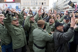 Chorvatští váleční veteráni osvobozující rozsudek bouřlivě oslavovali.