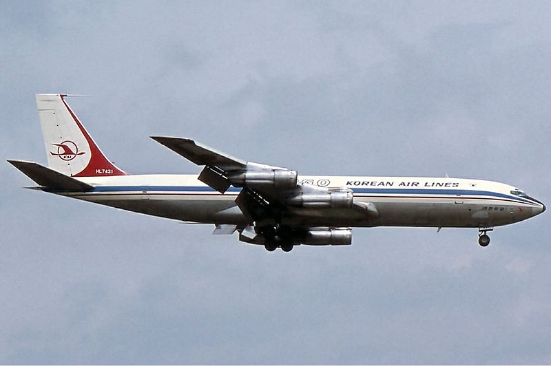 Boeing 707 v barvách Korejských aerolinií. 
