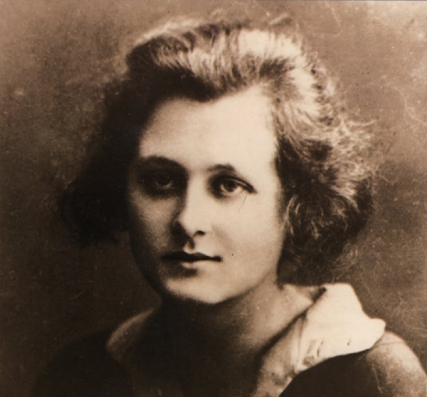 Novinářka Milena Jesenská zemřela v koncentračním táboře Ravensbrück. Novinářka Milena Jesenská zemřela v koncentračním táboře Ravensbrück.