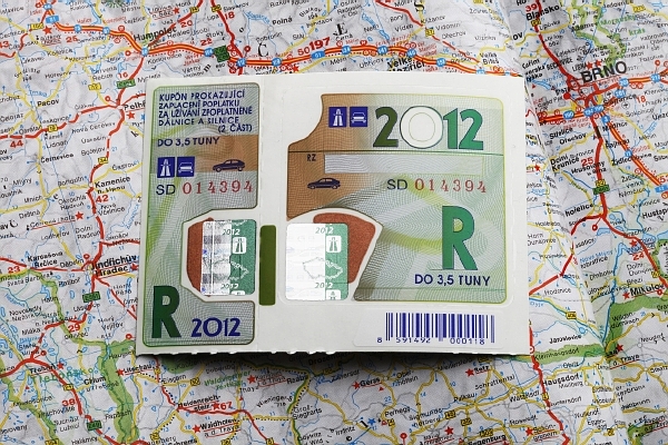 Stávajícím dálničním známkám končí platnost 31. ledna 2013 (ilustrační foto).