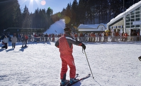 Skipasy pro dospělé nemají letos na Medvědíně zdražovat (ilustrační foto).