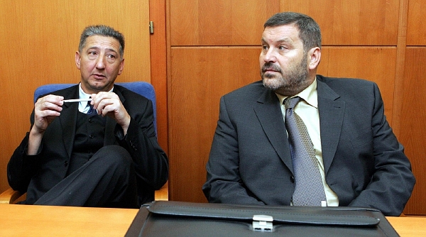 Odsouzený Alexandr Novák (vpravo) s obhájcem.