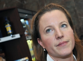 Karolína Peake.