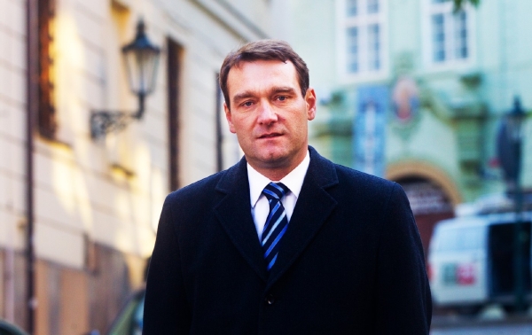 Vládní koalici chyběl hlas Radima Fialy, který se na projednávání dostavil až po hlasování. Vládní koalici chyběl hlas Radima Fialy, který se na projednávání dostavil až po hlasování.