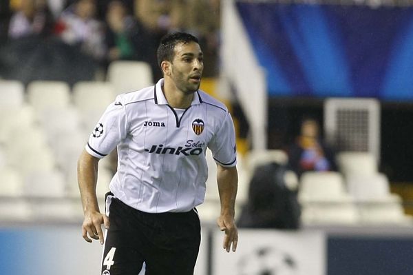 Obránce Valencie Adil Rami už se podobně asi v životě netrefí.