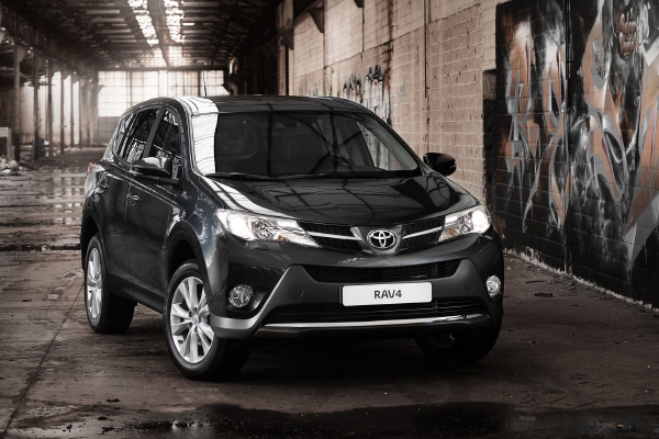 Čtvrtá generace Toyoty RAV4 s upraveným vzhledem.