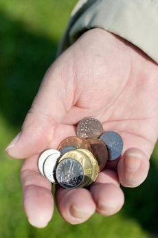 Budou také platit jiná pravidla pro udělování státních příspěvků. Nyní stačí pro udělení příspěvku spořit měsíčně 100 korun, od ledna to pak bude 300 Kč.